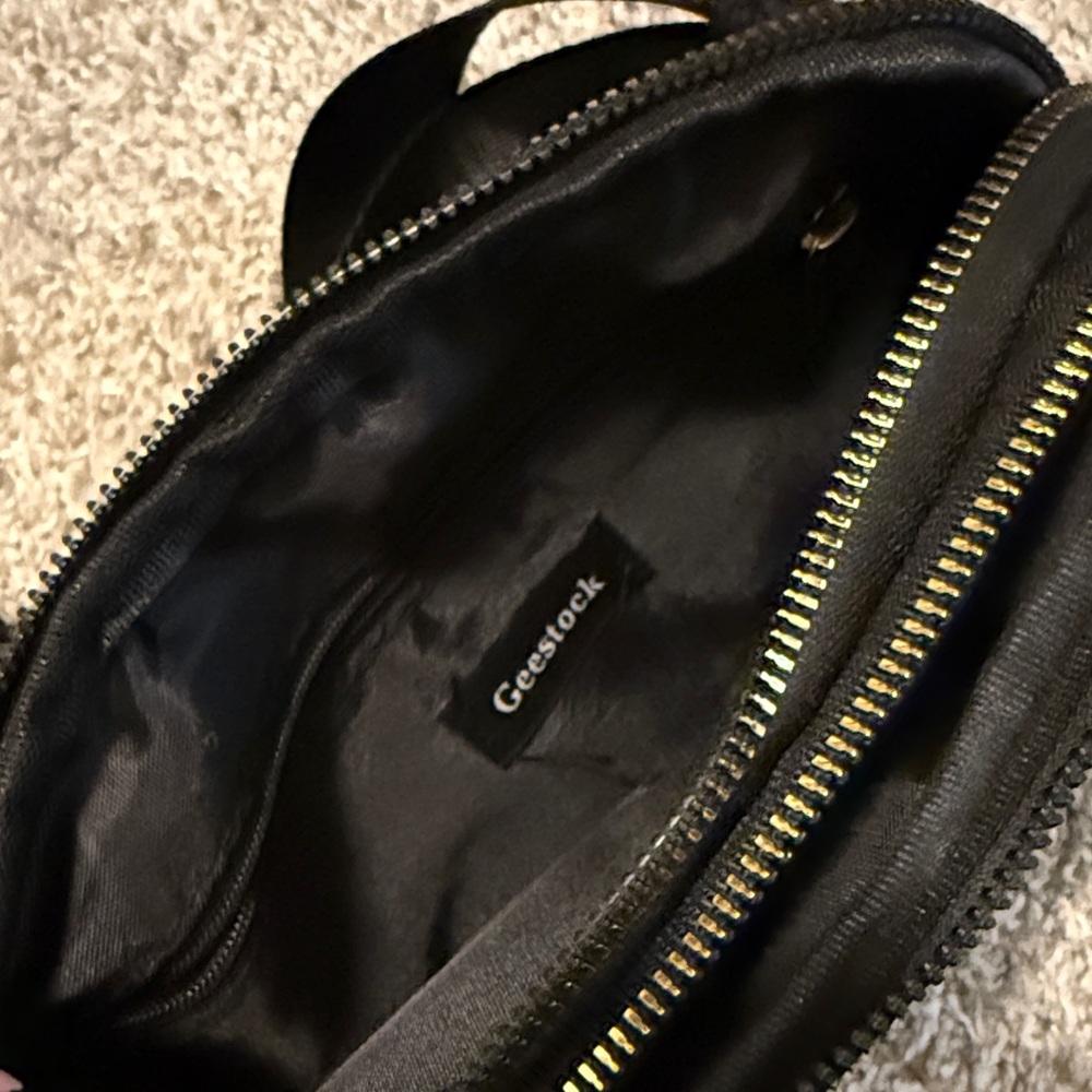 Elegant Black Crossbody Bag - Picture 3 of 5